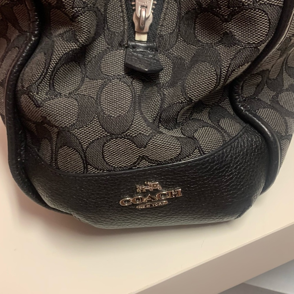 Gently used one shoulder Coach bag with lots of of space